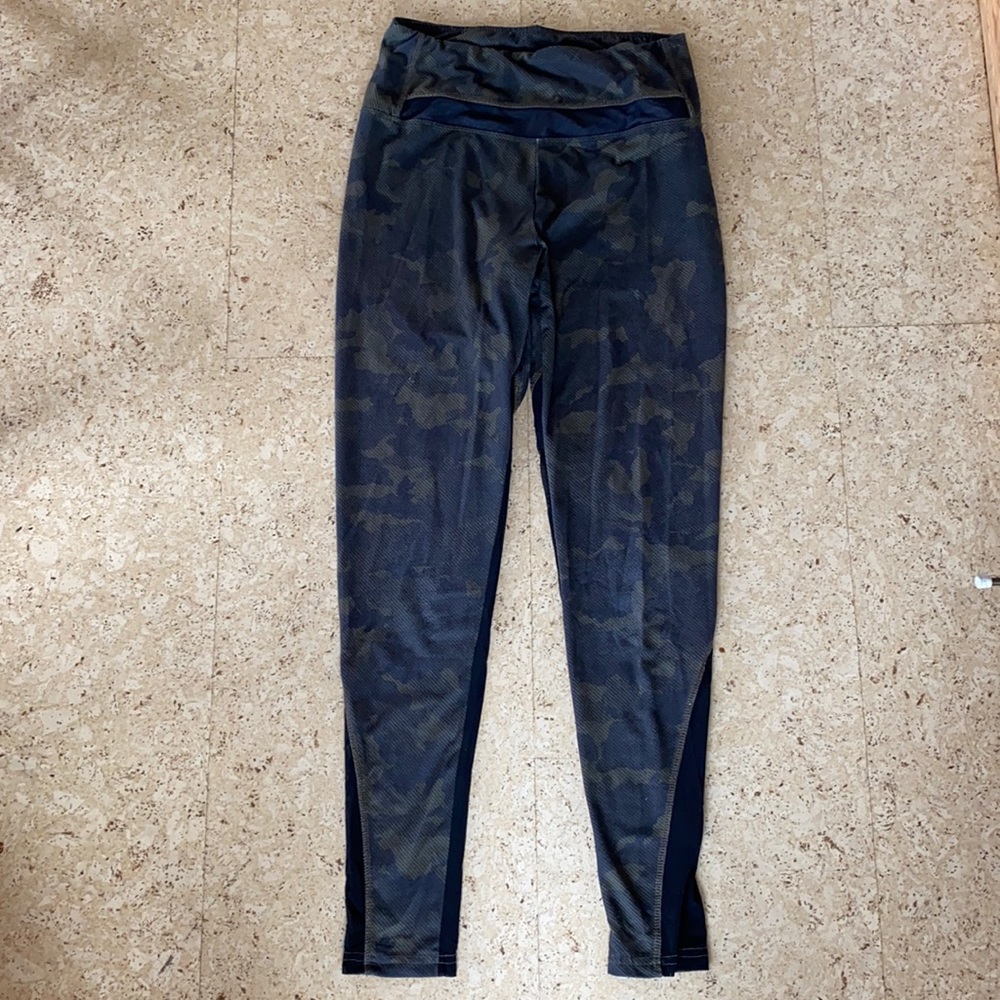 Camouflage and mesh leggings